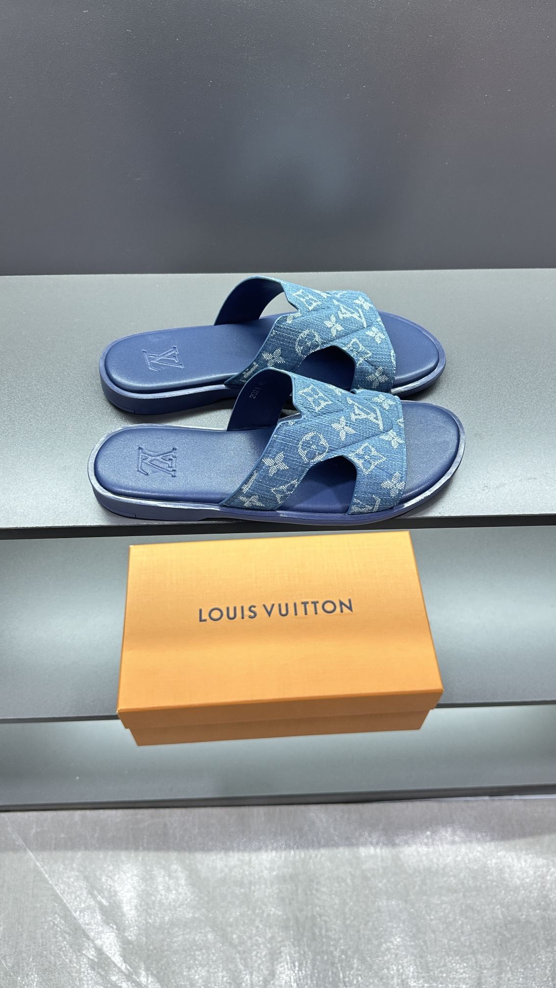 Louis Vuitton Slippers